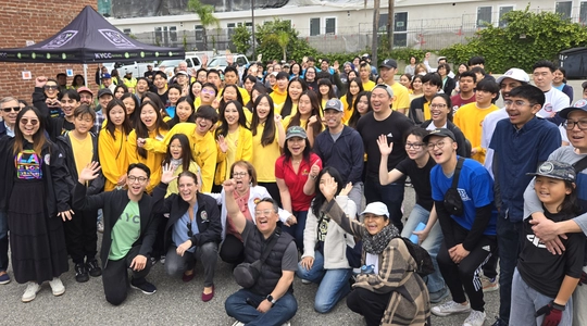 Large Group photo of volunteers for AAPI Day of Service 