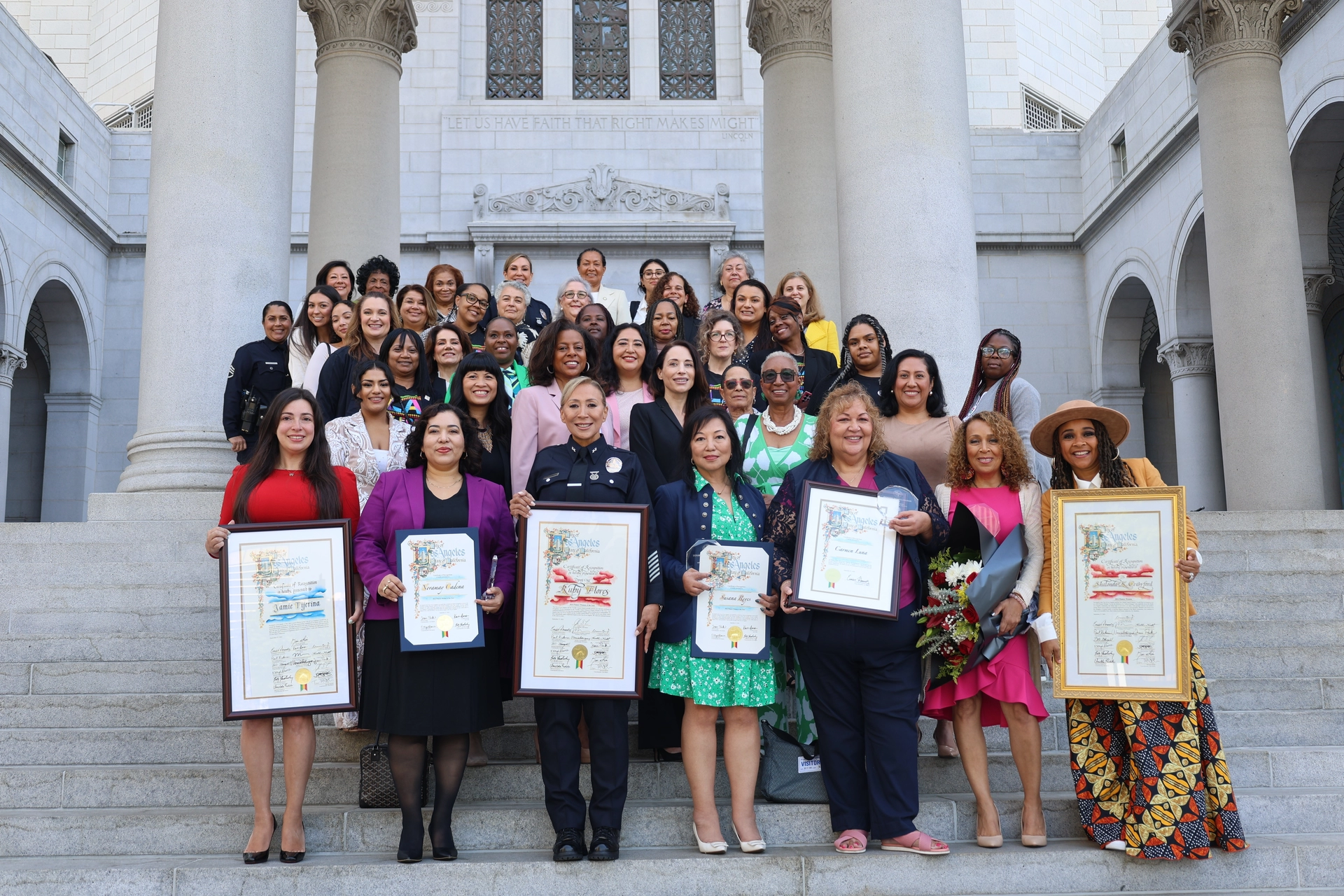 Group photo of all Pioneer Women Award atendees