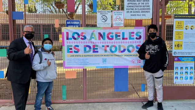 Administrators and students of Sepulveda Middle School in front of a banner reading "Los Angeles es de todos"