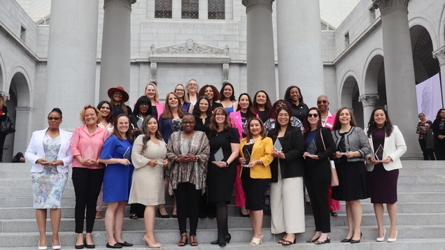 Pioneer Women honorees photo on steps at City Hall