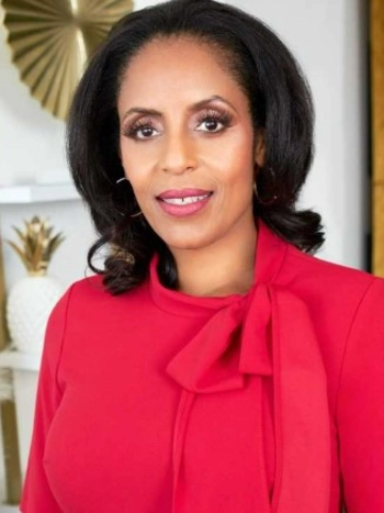 Headshot of Commissioner Thela Thatch